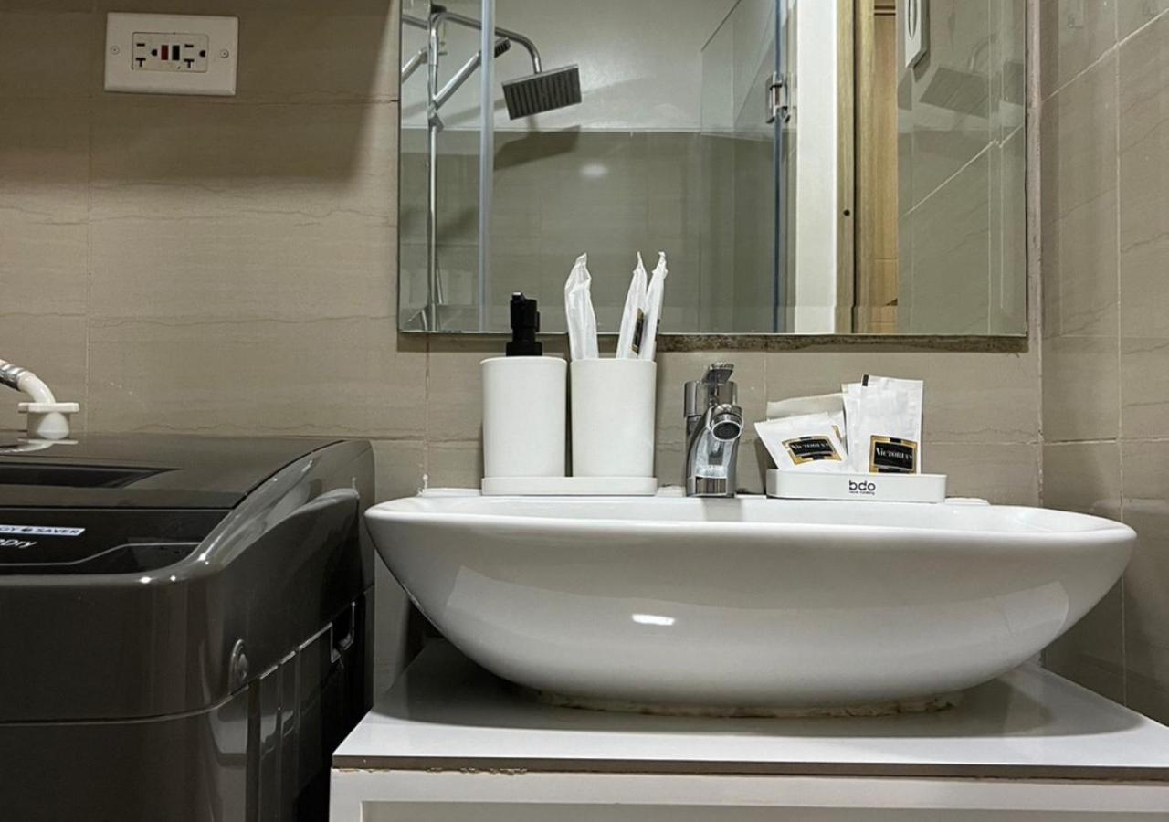Victoria Suite At Shore Residences Pasay Exterior foto